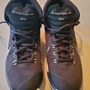 Nike boy's "Prime hyperdunks" sneakers. Sz. 6.5